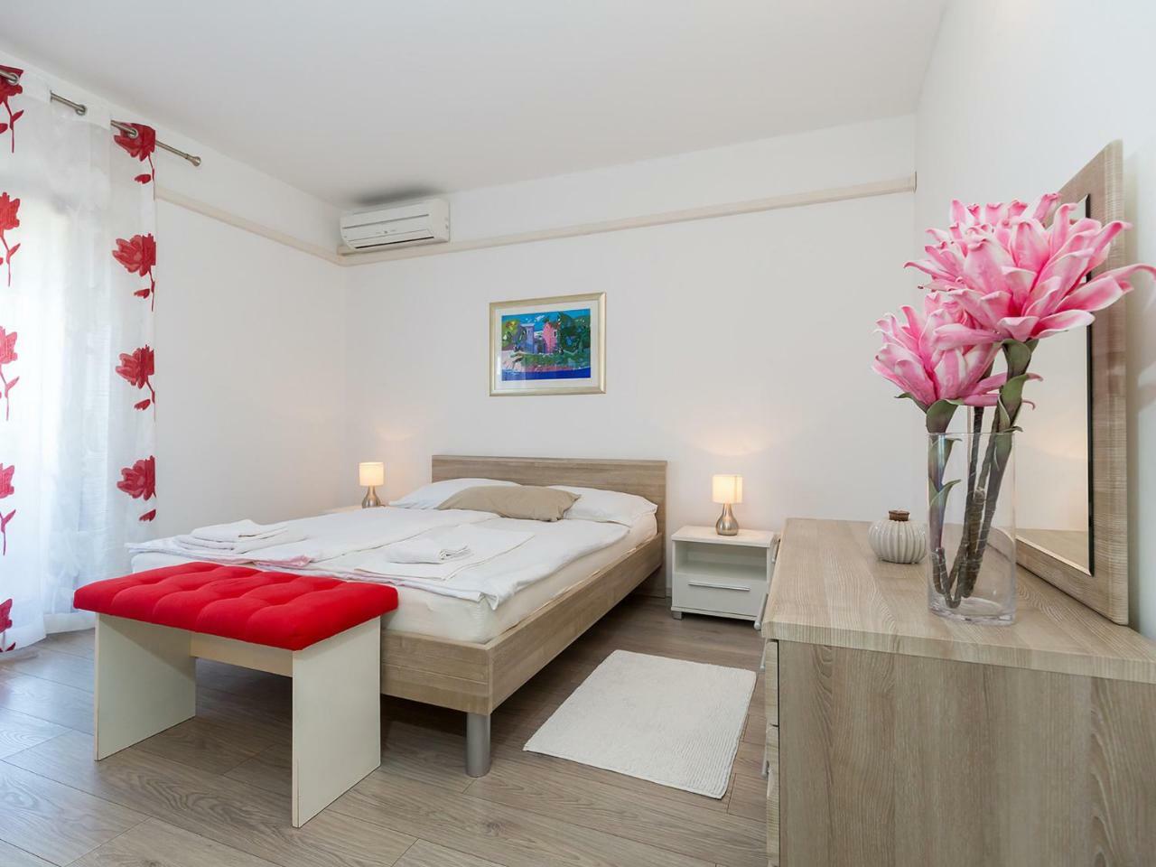 Ulika Rooms & Apartments Porec Exterior photo